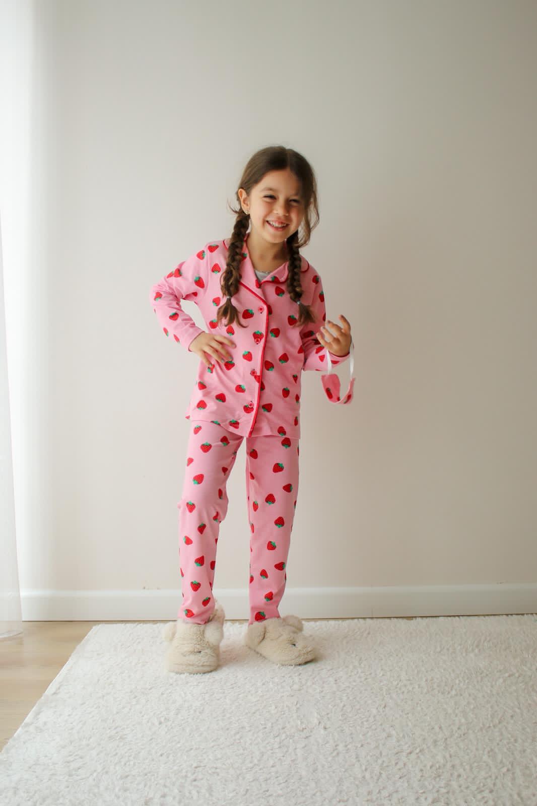 Çilek Desenli Pembe Kız Çocuk Pijama Takımı